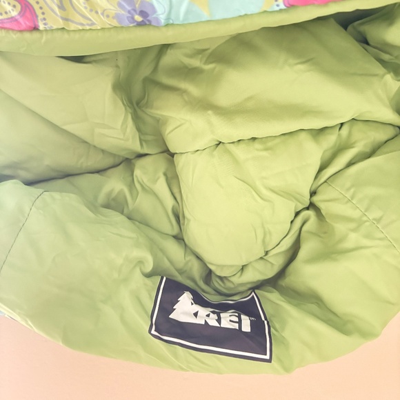 REI sleeping bag, mummy style, single size, zipper and velcro closure - Picture 1 of 8